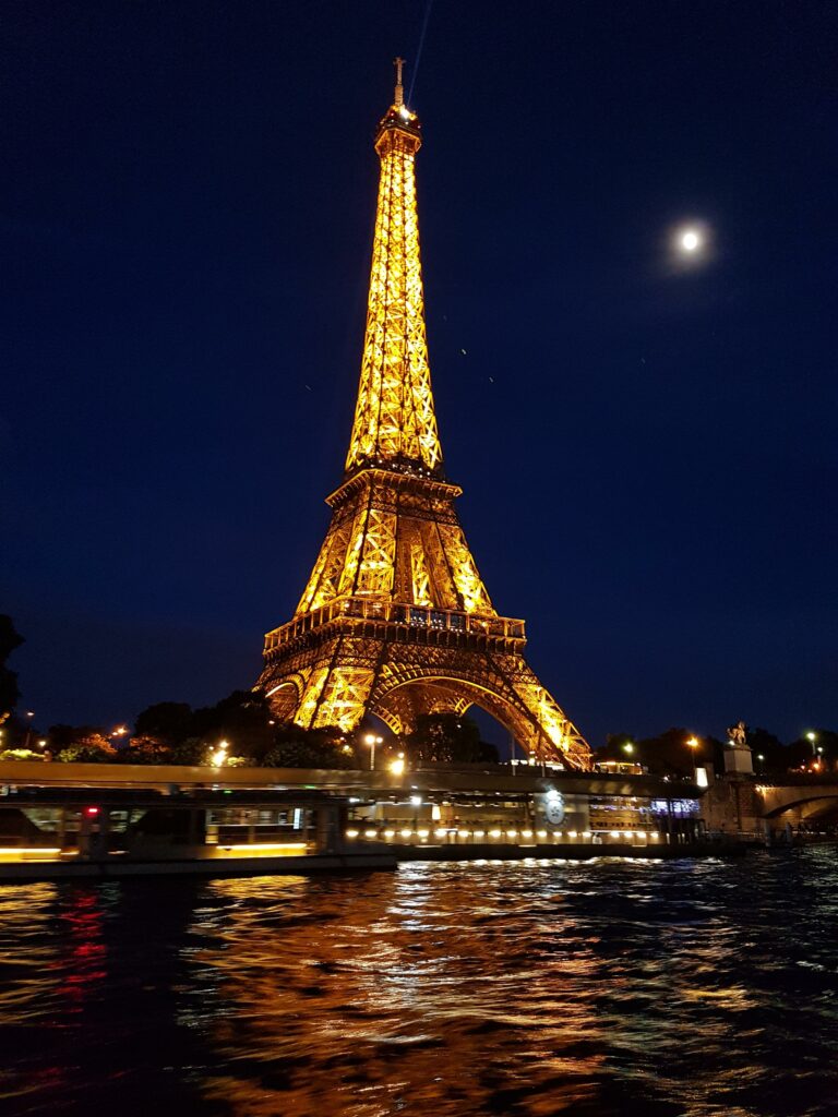 photo de la tour eiffel sur paris